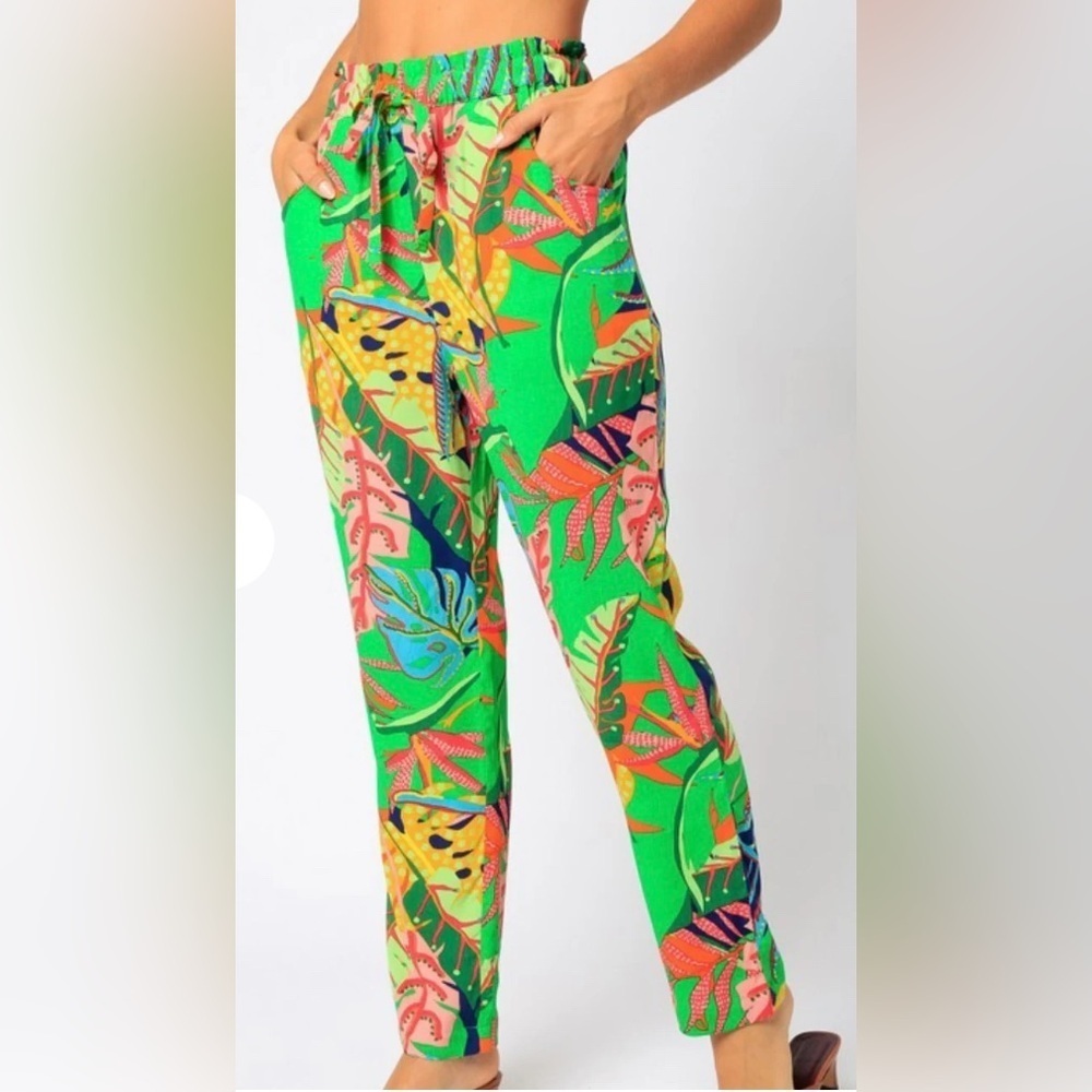 Olivaceous Vibrant Green Tropical Print Pants Size S
